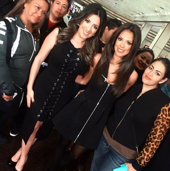 Carito Ramírez y Maity Interiano reportando desde Las Vegas.