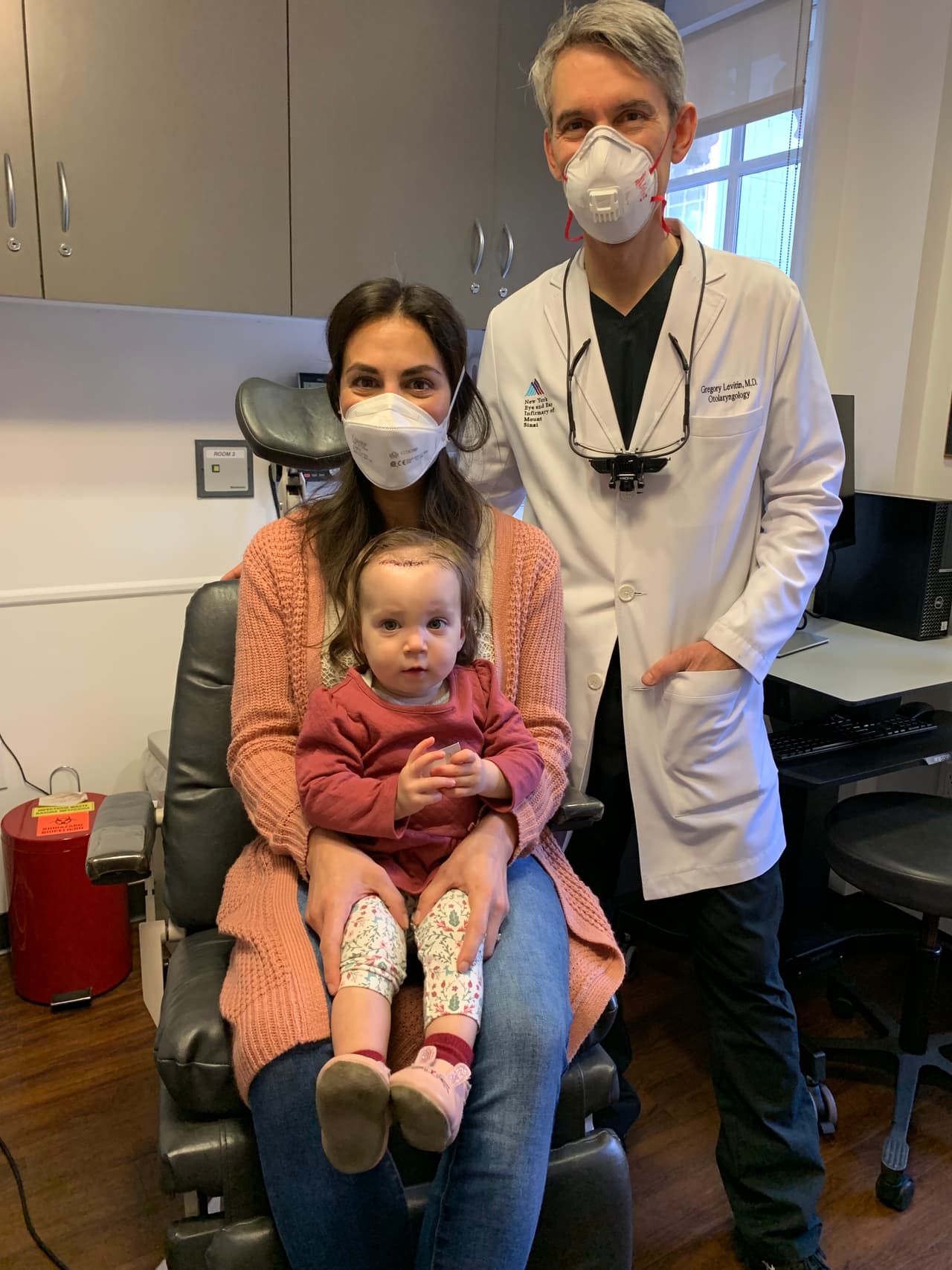 El doctor Gregory Levitin ha eliminado miles de hemangiomas y otras malformaciones vasculares a lo largo de su carrera que comenzó hace más de 20 años cuando su hija presentó un tumor de este tipo.