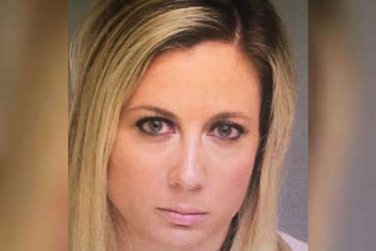 Profesora de educación especial tuvo sexo con al menos cuatro estudiantes, según la policía