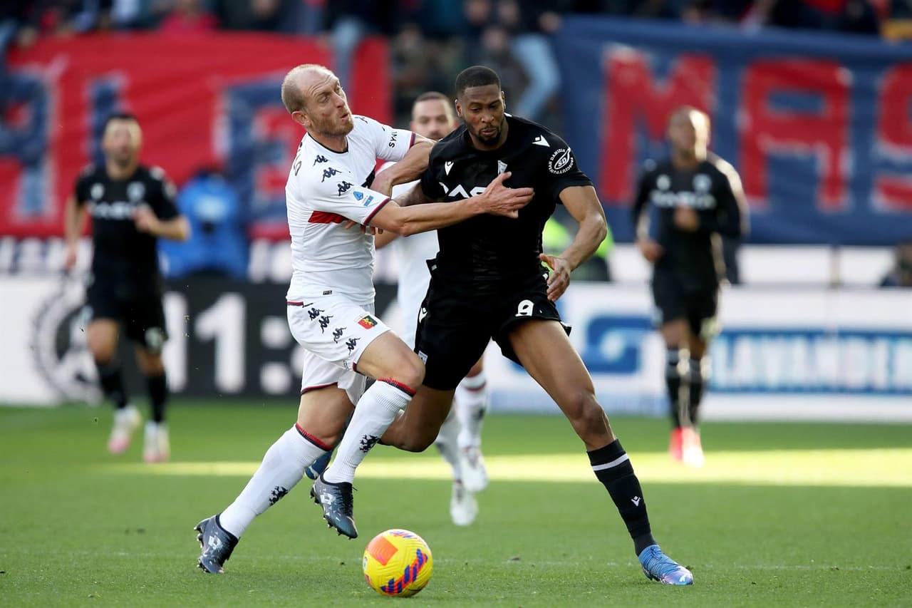 Genoa y Udinese no se hacen daño durante la fecha 14 en la Serie A. El mexicano Johan Vásquez jugó los 90 minutos del encuentro y fue amonestado con tarjeta amarilla; su equipo suma su 11vo partido sin victoria.
