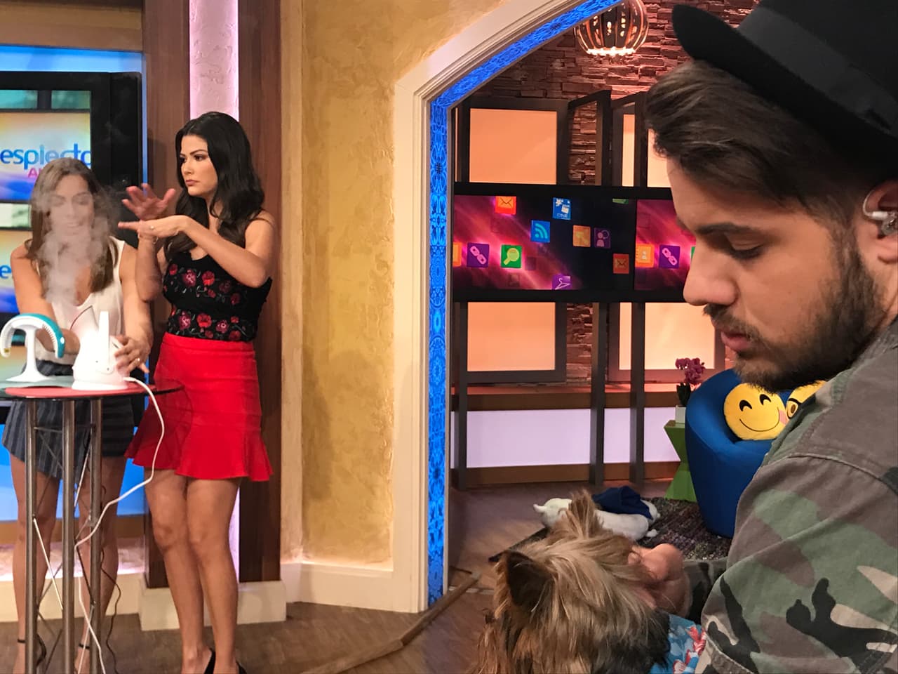 William y Tobi estuvieron pendientes a lo que decian Ana y Andrea.