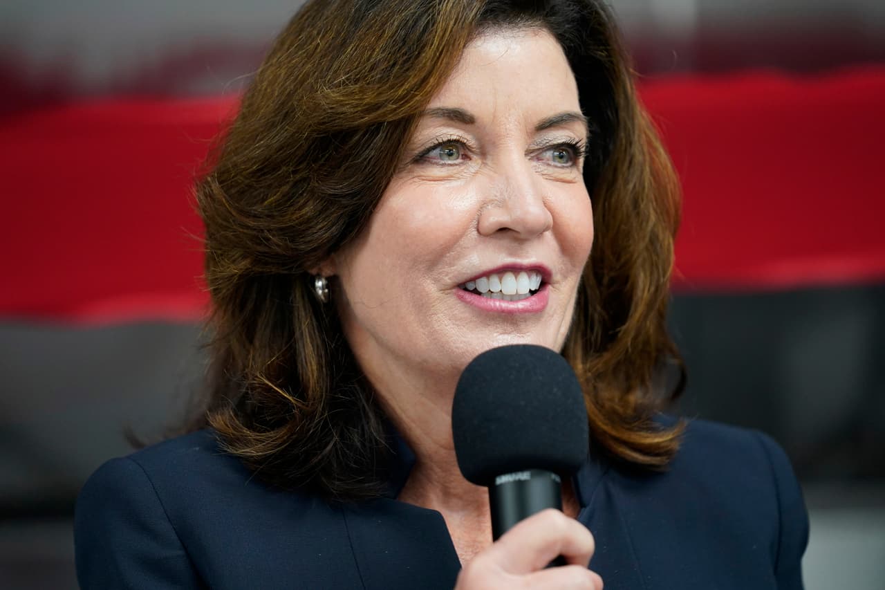 Administración de Kathy Hochul dará $567 millones en ayudas para familias de bajos ingresos