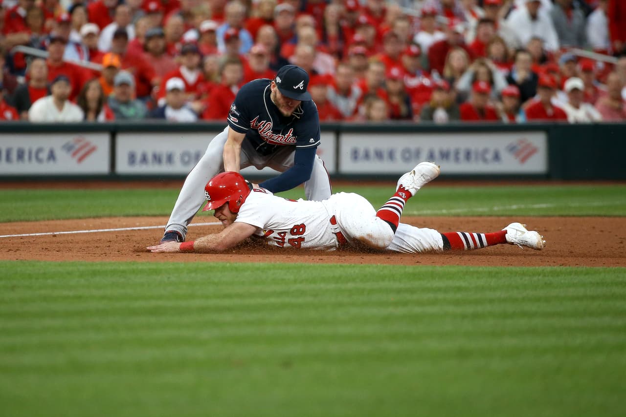 Los Braves vienen de atrás en la novena para remontar a los Cardinals 3-1.