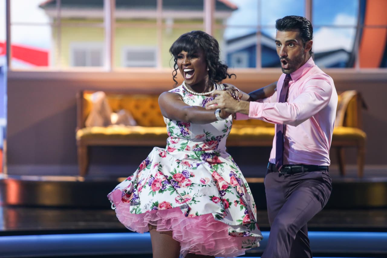 A Amara la hemos visto lo mismo sobre un escenario bailando, como cantando. Aquí recordamos su participación como bailarina en Mira Quién Baila 2019, a lado de Toni Costa.