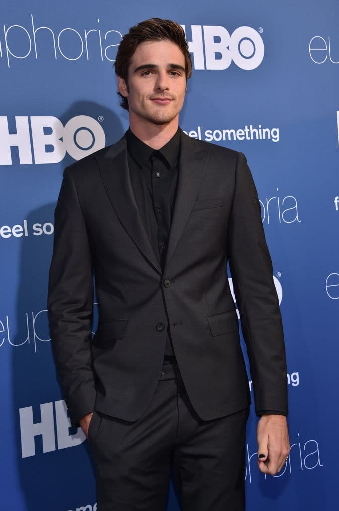 <b>Jacob Elordi</b> nació el 26 de junio de 1997, en Brisbane, Australia, por lo que tiene 24 años. Ha trabajado en cintas como ‘Pirates of the Caribbean: Salazar's Revenge‘ (2017) y la trilogía de ‘El Stand de los besos’.