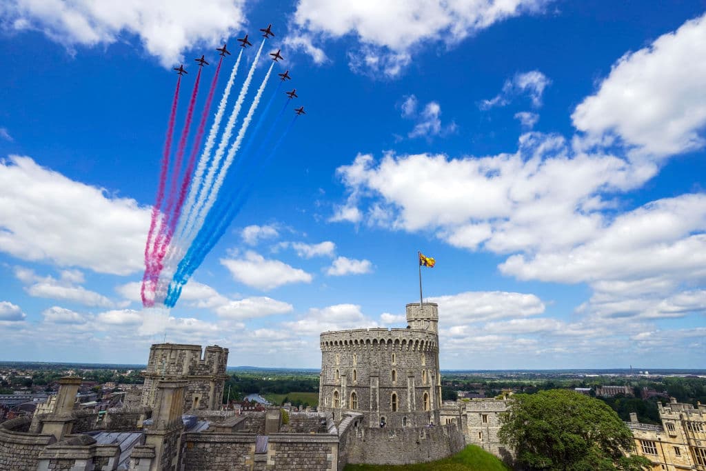 La monarca también disfrutó el vuelo de la
<b> Real Fuerza Aérea (RAF) </b>al final de la ceremonia, las aeronaves pintaron el cielo con los colores de la bandera británica.
<br>