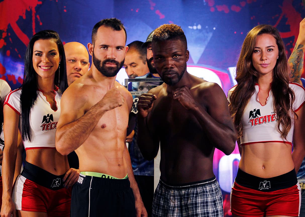 Ramón "Inocente" Álvarez y Ben Tackie en peso