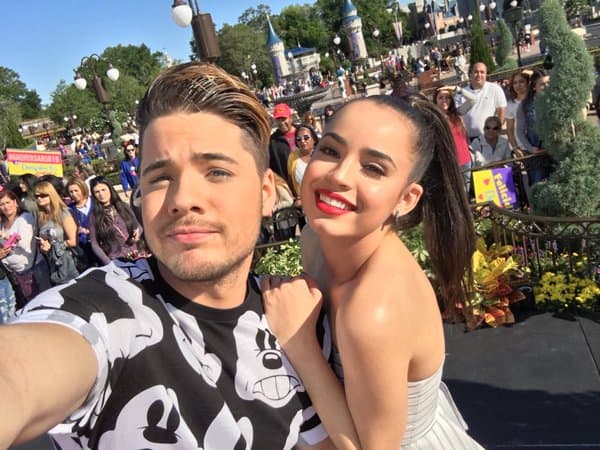 William Valdes: "Sofia Carson gracias por ser parte de nuestra celebración de nuestros 19 años hoy en @despiertamerica". (Mayo 6, 2016)