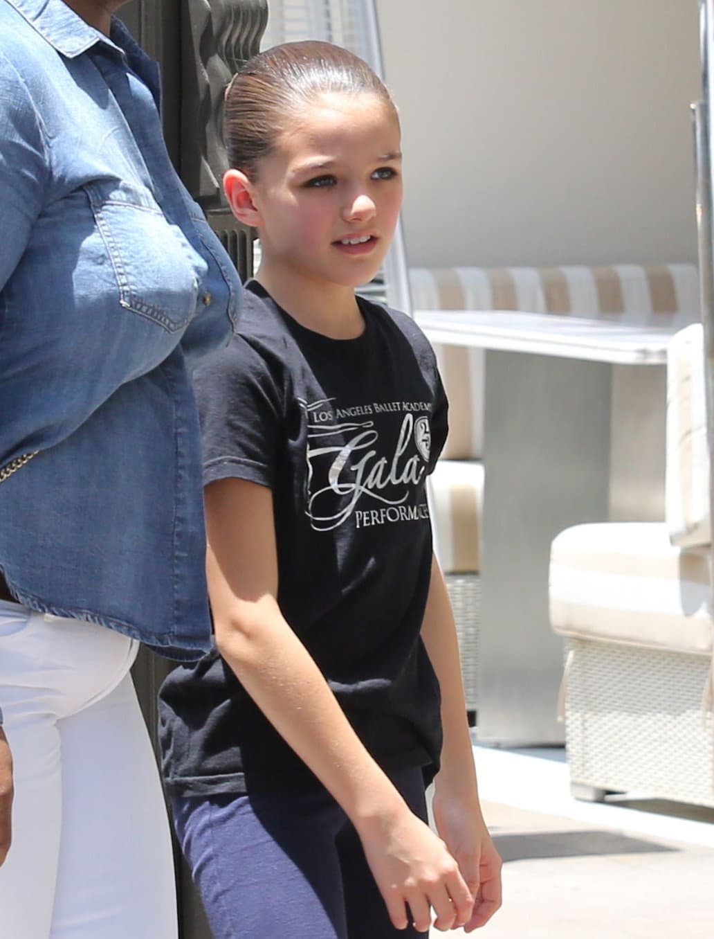 Hermosa Suri Cruise, quien a sus 11 años se alega que mantiene comunicación con su famoso padre, aunque hace años que no existe una foto de ambos disfrutando como antes públicamente.