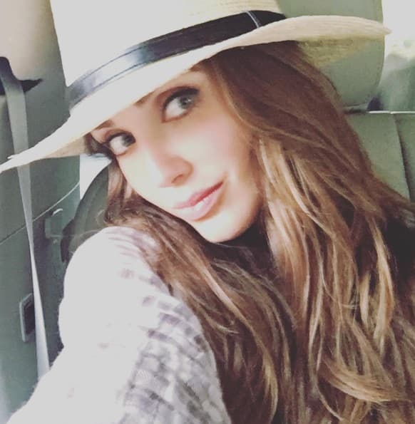 Un buen sombrero no puede faltar para hacer lucir tu cabello si prefieres no llevar peinado.