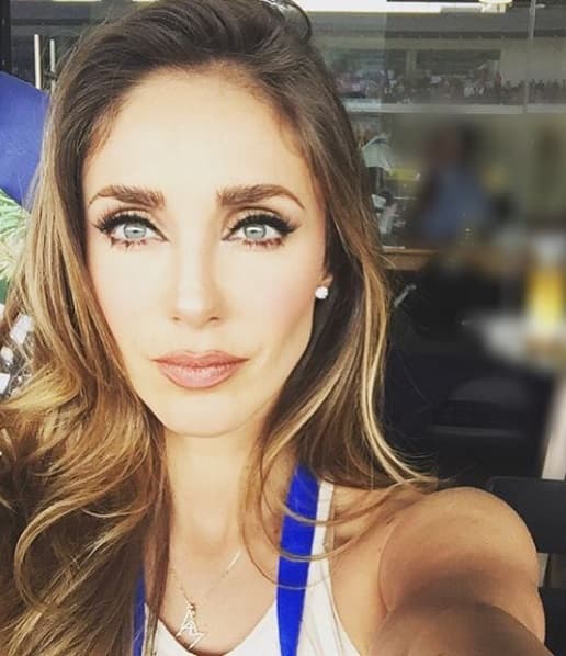 El maquillaje tenue, resaltando los ojos te dará naturalidad y lo podrás usar a cualquier hora del día.