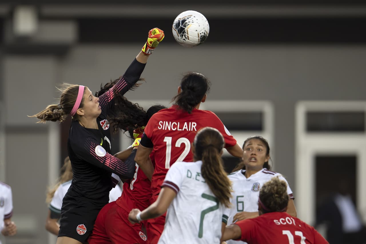 Con goles de Christine Sinclair y Shelina Zardorsky, Canadá le gana a México y asegura el liderato del grupo B.