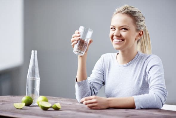 Empieza por lo que te haga feliz. A veces, sentimos que vivimos en piloto automático, lo cual puede resultar aburrido y deprimente.