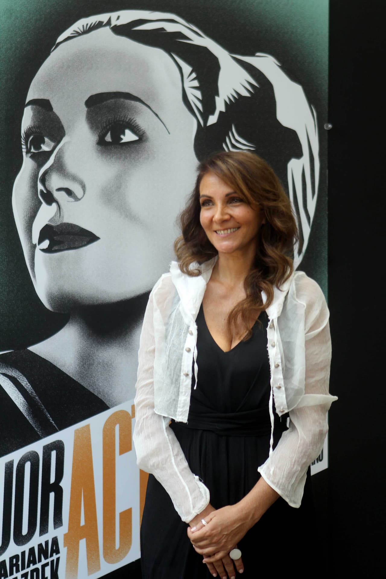 En 1987 Luis Miguel conoció a 
<b><a href="https://www.univision.com/entretenimiento/celebridades/top-10-de-los-amores-de-luis-miguel" target="_blank">Mariana Yazbek</a></b>, con quien mantendría un noviazgo de casi un año.