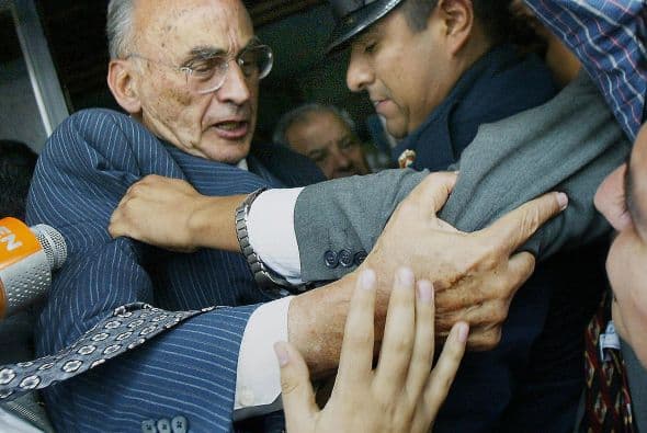 LUIS ECHEVERRÍA ALVAREZ.- Es un ex presidente mexicano al que se le culpabilizó de la matanza estudiantil contra estudiantes el 2 de octubre de 1968 cuando era secretario de gobernación en el mandato de Gustavo Díaz Ordaz. Hasta la fecha las familias de los afectados exigen justicia.