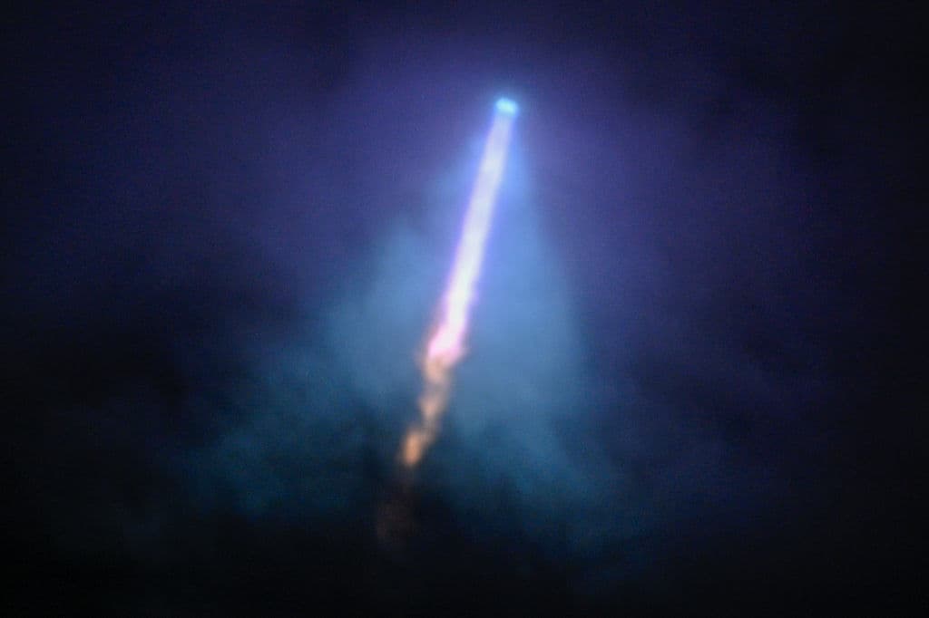 New Glenn está diseñado para transportar tanto naves espaciales como eventualmente astronautas hacia la órbita y la Luna.