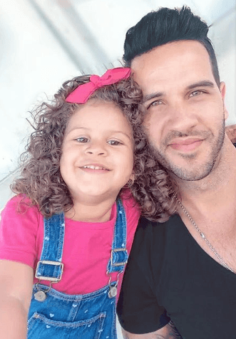 Ellos son inseparables. Con la llegada de Anabella, Yisus se convirtió en papá lo que los conecta aún más.