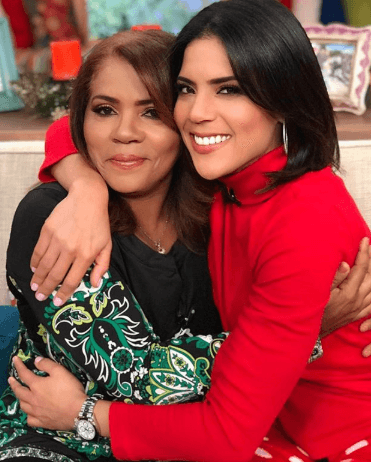 Poder dar amor y satisfacciones a su madre, así como regresarle un poco de lo mucho que ella le ha dado es una de sus más grandes satisfacciones.