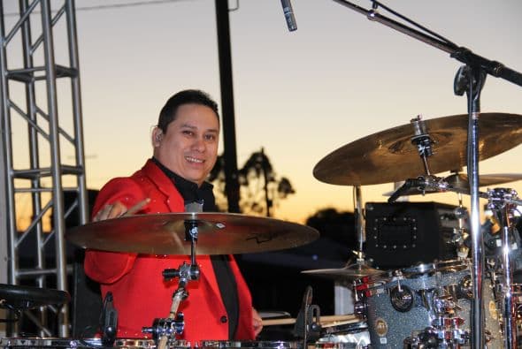 Cientos de personas disfrutaron de la tremenda celebración del Latin Grammy Street Party en Phoenix, donde estuvieron presentes varias agrupaciones nominadas a los premios GRAMMY® Latino incluyendo: Conjunto Primavera, Voz de Mando y Los Canarios de Michoacán. Esta fenomenal fiesta es un preámbulo a la gran noche de la música con la edición 15 de los premios anuales del GRAMMY Latino. Además de disfrutar de lo mejor de la música, los fans pudieron ganar premios y conocer a personalidades de Televisión y Radio de Univisión Arizona.