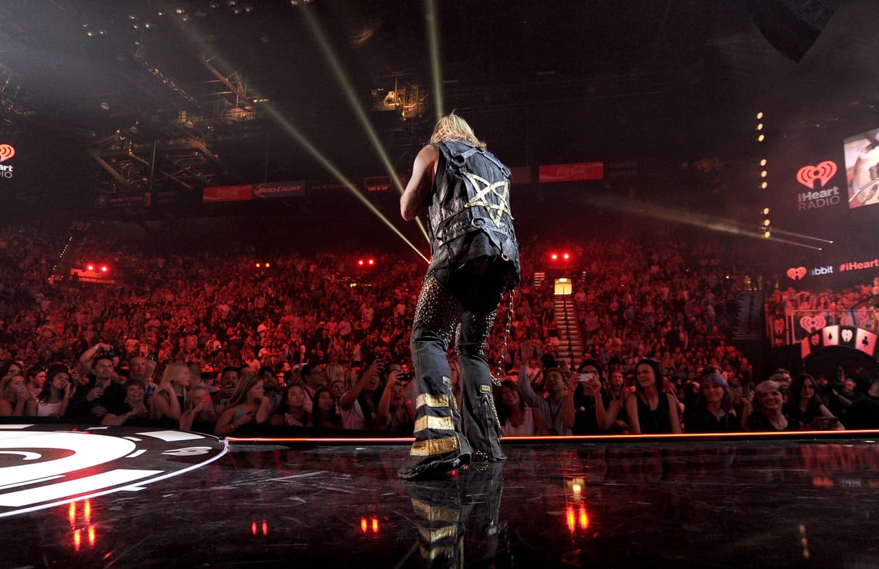 La mujer no se defendió de la agresión, pero quien sín intentó detenerlo fue el propio actor.