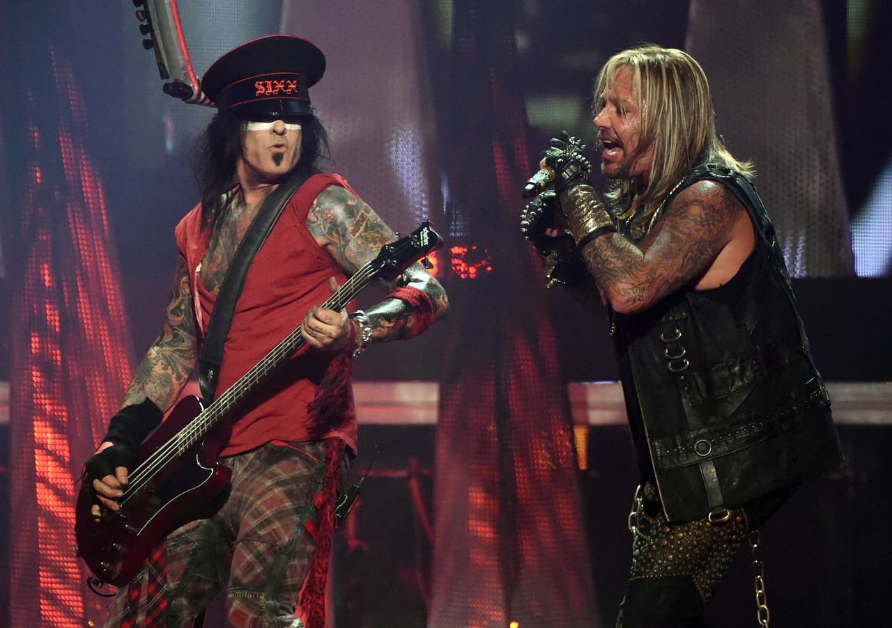 Pero la señora agredida sí podría levantar cargos contra el vocalista de Motley Crue. Lo más curioso es que este artista no es el único que se ha peleado con un fan. ¡Tienes que ver los conflictos más sonados!