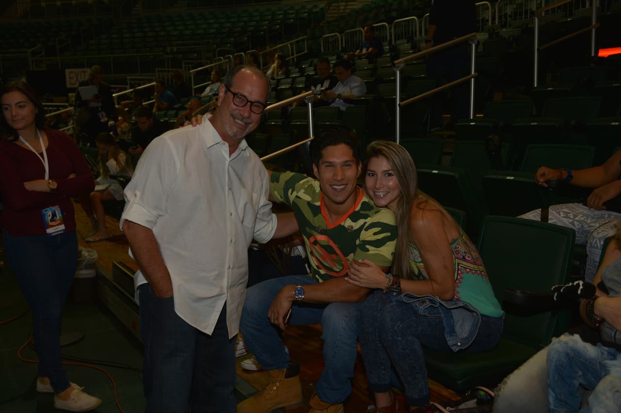 Chino como siempre todo un galán y mostrando su mejor sonrisa.