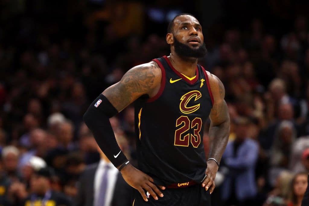 A pesar de que LeBron volvió a tener otra gran actuación individual, con un triple doble, 33 puntos, 10 rebotes y 11 asistencias, ese gran esfuerzo se quedó corto, no hubo el apoyo necesario de nuevo.