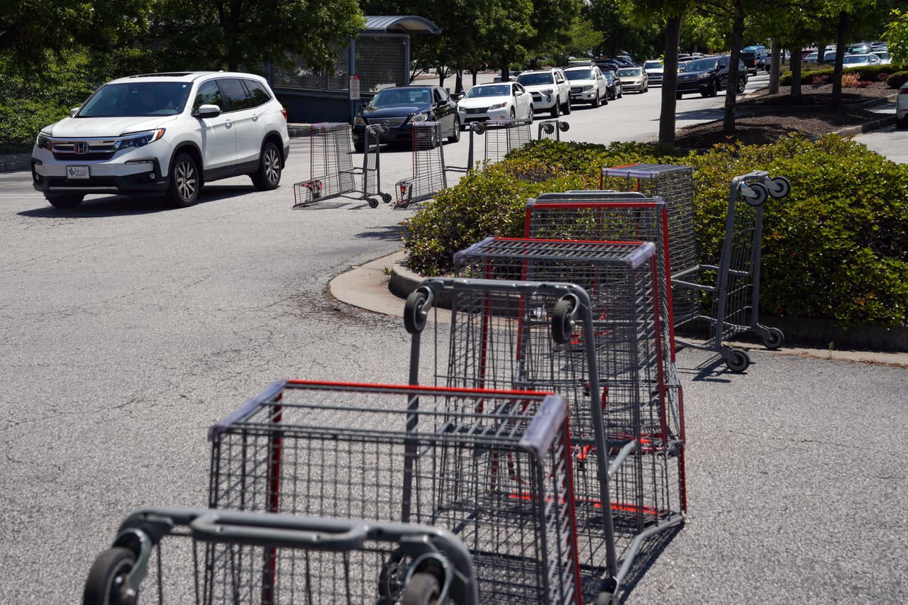 GasBuddy también señala que la demanda de gasolina el lunes en cinco estados clave del sureste fue 40,1% mayor que el lunes anterior. Esos estados son Georgia, Florida, Carolina del Sur, Carolina del Norte y Virginia.