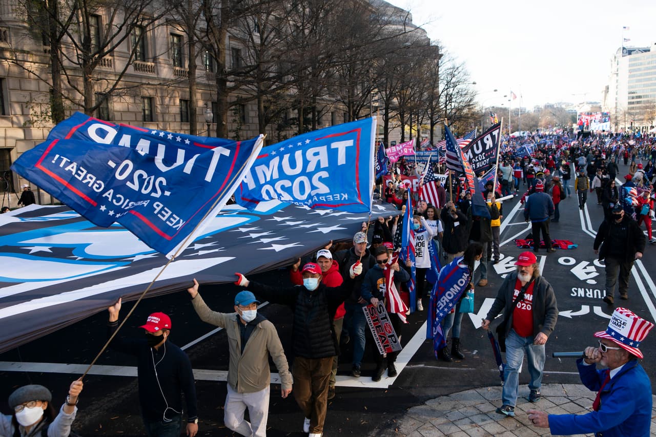 La marcha pasó por la avenida Pennsylvania. Dos días después de esta manifestación se reúne el Colegio electoral para votar formalmente por el próximo presidente, basados en los resultados de las certificaciones estatales que dan ganador a Joe Biden.