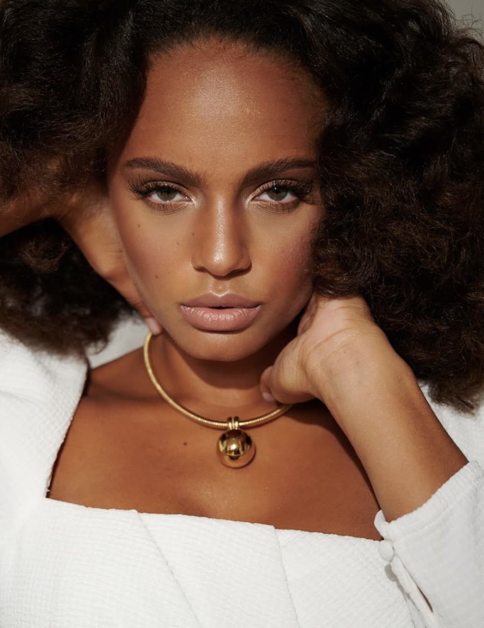 Loa modelo acostumbra a subir fotos a sus redes sociales con distintas celebridades del deporte, cine y moda.