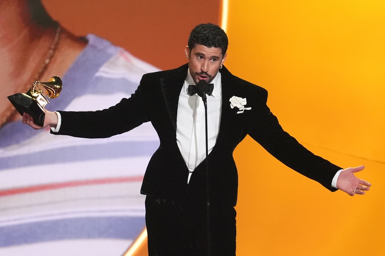 Bad Bunny hace historia en los Grammy 2026: 'Debí tirar más fotos' gana el Grammy al Álbum del Año, el primero en español
