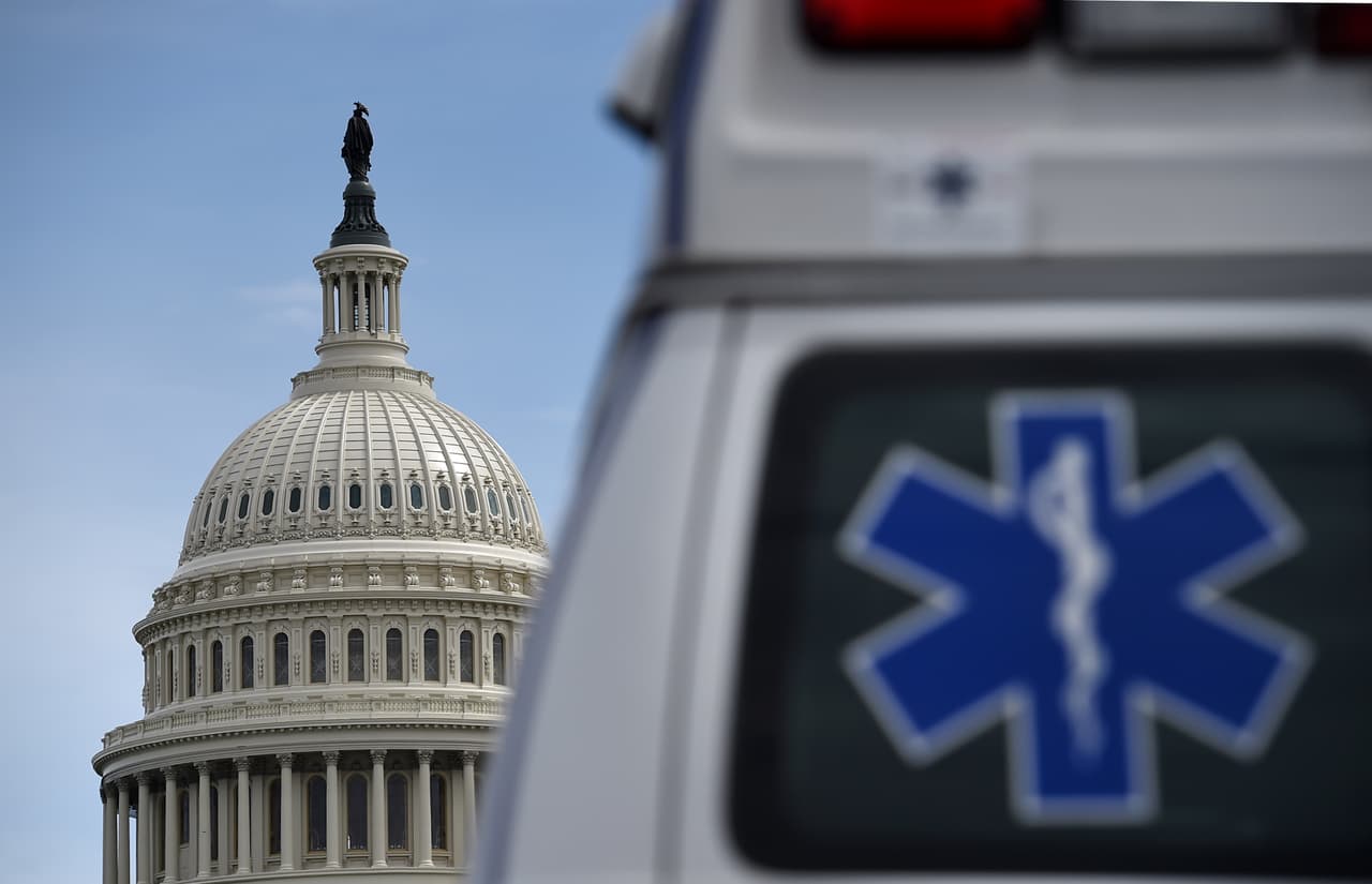 Sin embargo, el paquete dejaría por fuera las ayudas para gobiernos estatales y locales. "Lo que ellos quieren es que vaya el dinero no solamente a las instituciones estatales porque quieren que el dinero se comience a mover, porque se dieron cuenta que si el dinero llega localmente a la ciudad, se puede distribuir mucho más rápido a todos los ciudadanos", dijo Guamán.