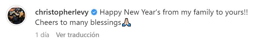 "
<b>¡Feliz Año Nuevo de mi familia a la tuya! </b>Saludos, muchas bendiciones", escribió el joven.
<br>