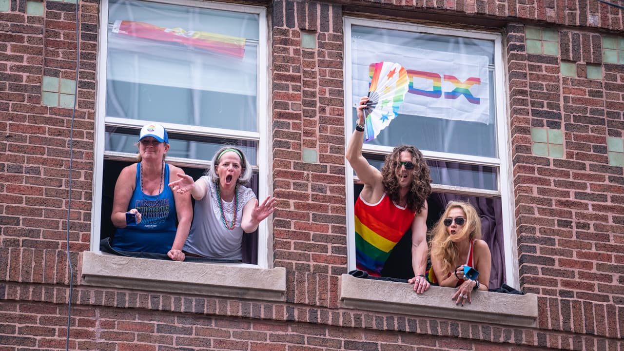 Este festejo se llevó a cabo en varias ciudades alrededor del país, como en Nueva York y Seattle. El 28 de junio de 1969 se considera la primera ocasión en que la comunidad LGBT+ exigió que se respetaran sus derechos.
