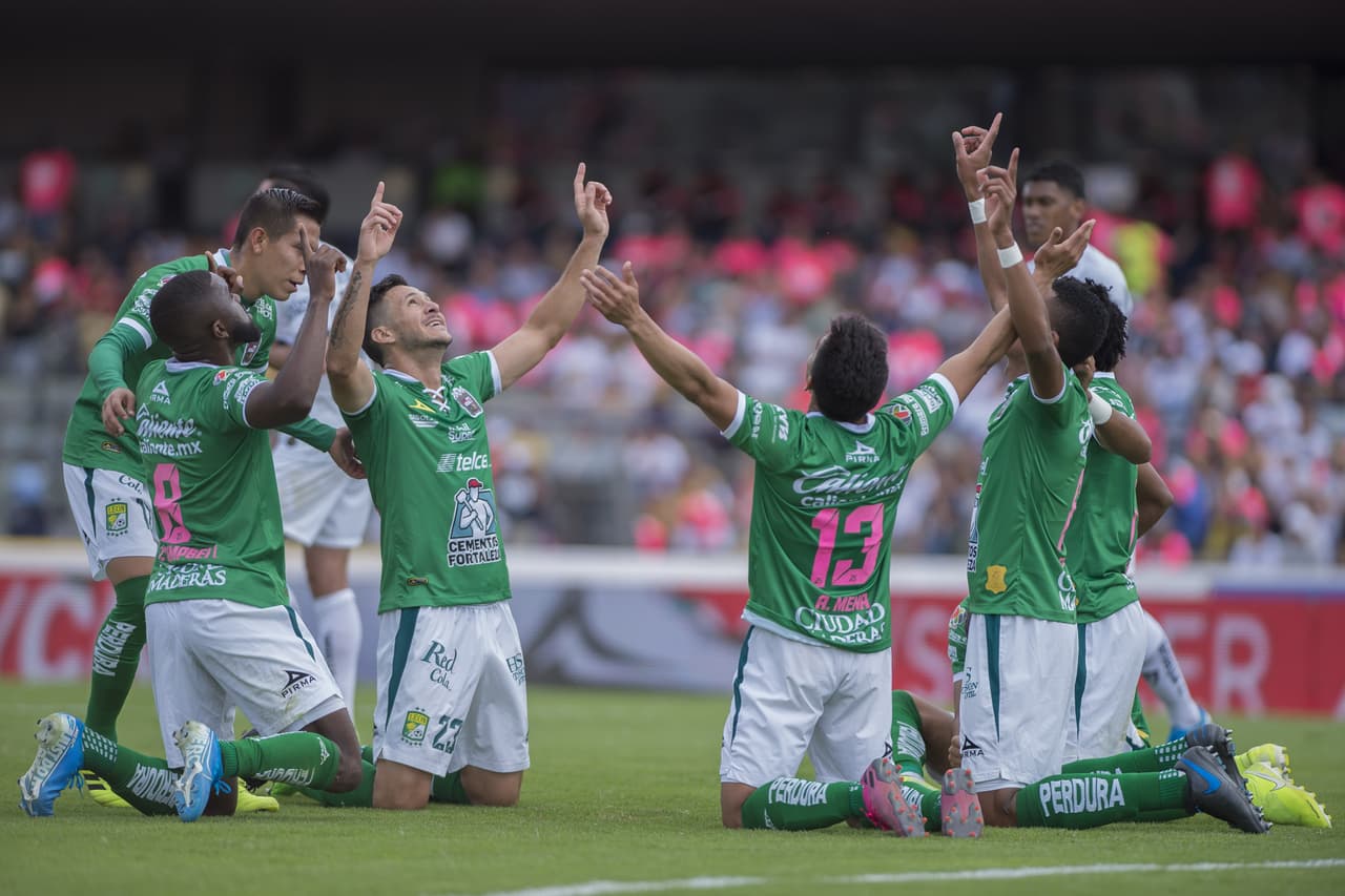Pumas 1-2 León. Con goles de Macías y Tesillo, para La Fiera; por los locales descontó Carlos González.