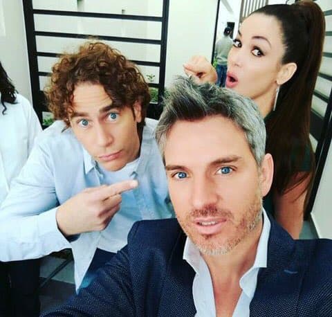 Así como compartir fotos detrás de escenas con sus compañeros de Tres Veces Ana.