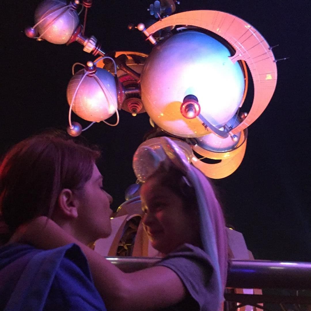 Hace poco más de un año la llevo a Disney, en donde la convirtió en toda una princesa, pues la pequeña le vino a cambiar la vida a 
<b><a href="http://www.univision.com/temas/itati-cantoral">Itatí</a></b>.