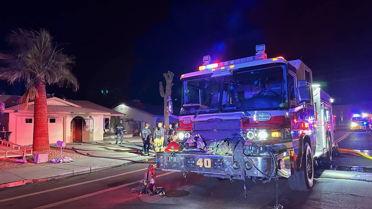 Dos personas fueron rescatadas en estado extremadamente crítico de un incendio en Phoenix