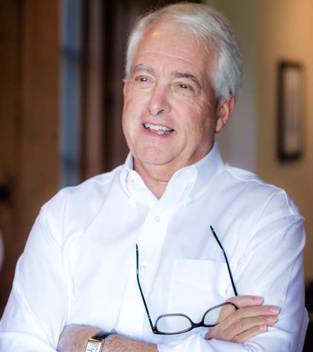 <b><a href="https://www.univision.com/los-angeles/kmex/noticias/candidatos/john-cox-un-empresario-que-al-igual-que-trump-promete-drenar-el-pantano-pero-en-california">John Cox</a> - Republicano:</b> Este hombre de negocios y abogado de 62 años es contador público certificado en Illinois, donde realizó gran parte de su carrera.