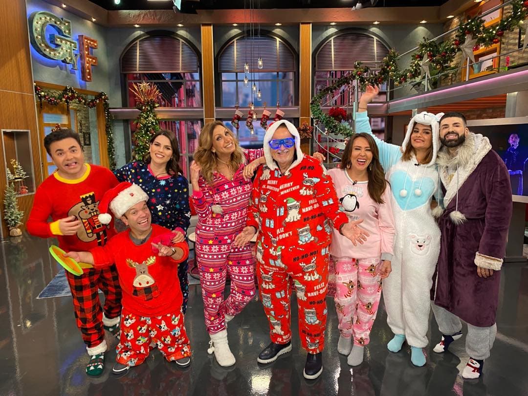 Raúl de Molina, Lili Estefan y los demás integrantes del show, 
<b><a href="https://www.univision.com/shows/el-gordo-y-la-flaca/mira-el-regalo-raul-de-molina-le-dio-a-tanya-charry-y-la-hizo-temer-con-espantarle-el-pretendiente-video">festejaron Navidad</a></b> rodeados de sus seres más queridos.