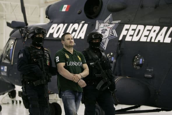 Por ser rubio y de ojos azules se ganó el apodo de "La Barbie", famosa muñeca. Se sabe que ha sobornado no sólo a autoridades y políticos sino también a religiosos.