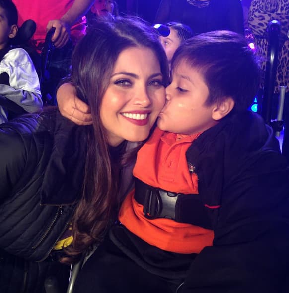 Chiqui Delgado: "Acompáñanos y apoya la recuperación de miles de niños! Es #momentodeactuar #teletonusa de costa a costa Hoy 9 pm/8 c #losangeles #chicago #miami #sanantonio #newyork @univision ¡Contamos contigo!"