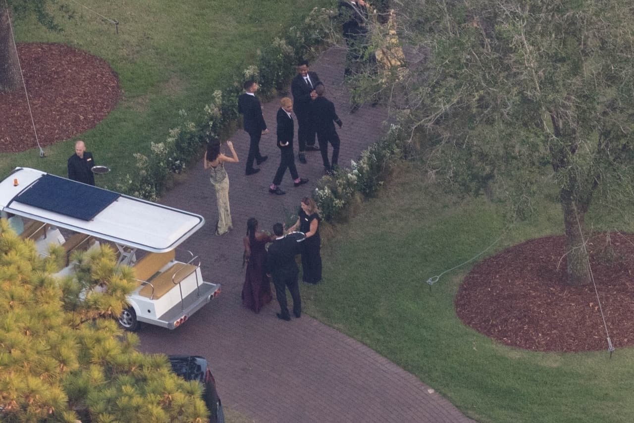 Ese portal de noticias informó que Mindy Weiss, destacada organizadora de eventos para las estrellas, ayudó a Justin y Hailey a planificar su boda.