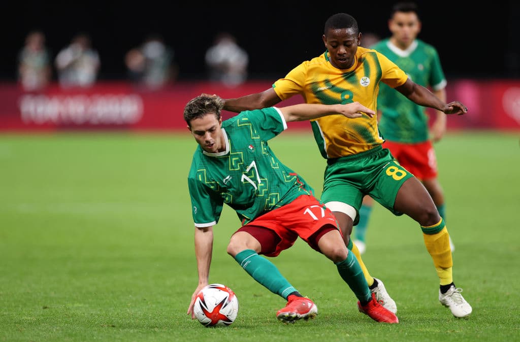 México lo logra y derrota a Sudáfrica 3-0 en el último partido de grupo y logra su calificación a Cuartos de Final en los Juegos Olímpicos de Tokyo 2020. Romo, Alexis Vega y Henry Martin fueron los encargados de darle la victoria al Tri con sus anotaciones. La escuadra tricolor enfrentará a República de Corea en la siguiente fase.