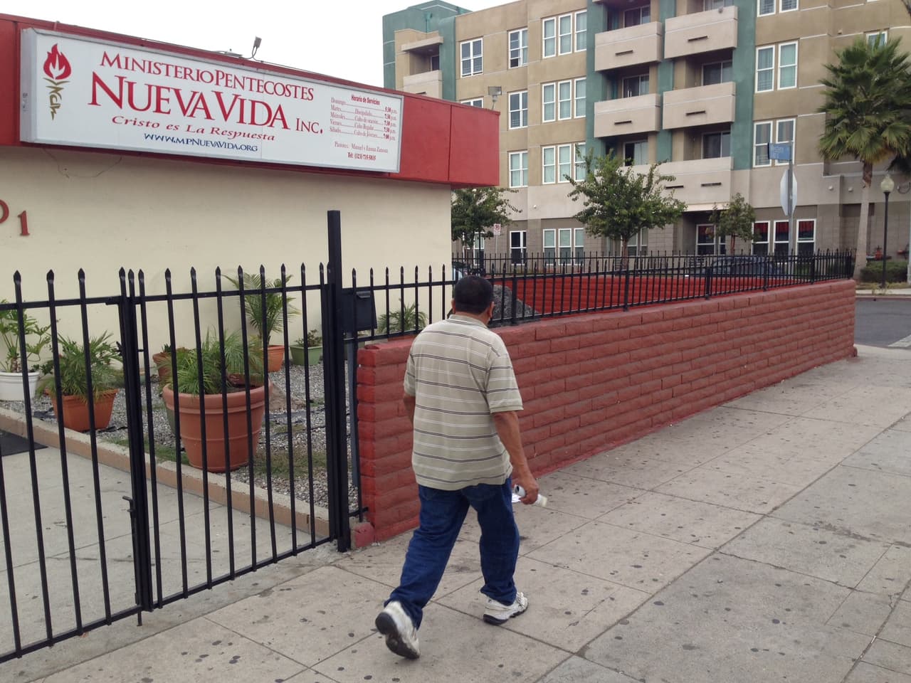 El vecindario donde el marine Carlos Segovia fue baleado está plagado de pandillas, según la Policía.