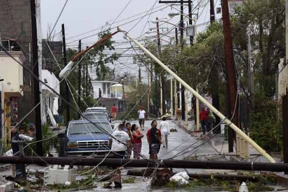 Alrededor de 11.000 personas fueron trasladadas a albergues en el noroeste de México debido al paso del huracán Odile. Con la información de EFE