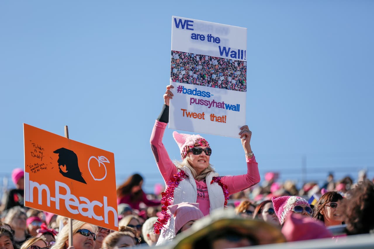 "Nosotras somos el muro. Tuitea eso".