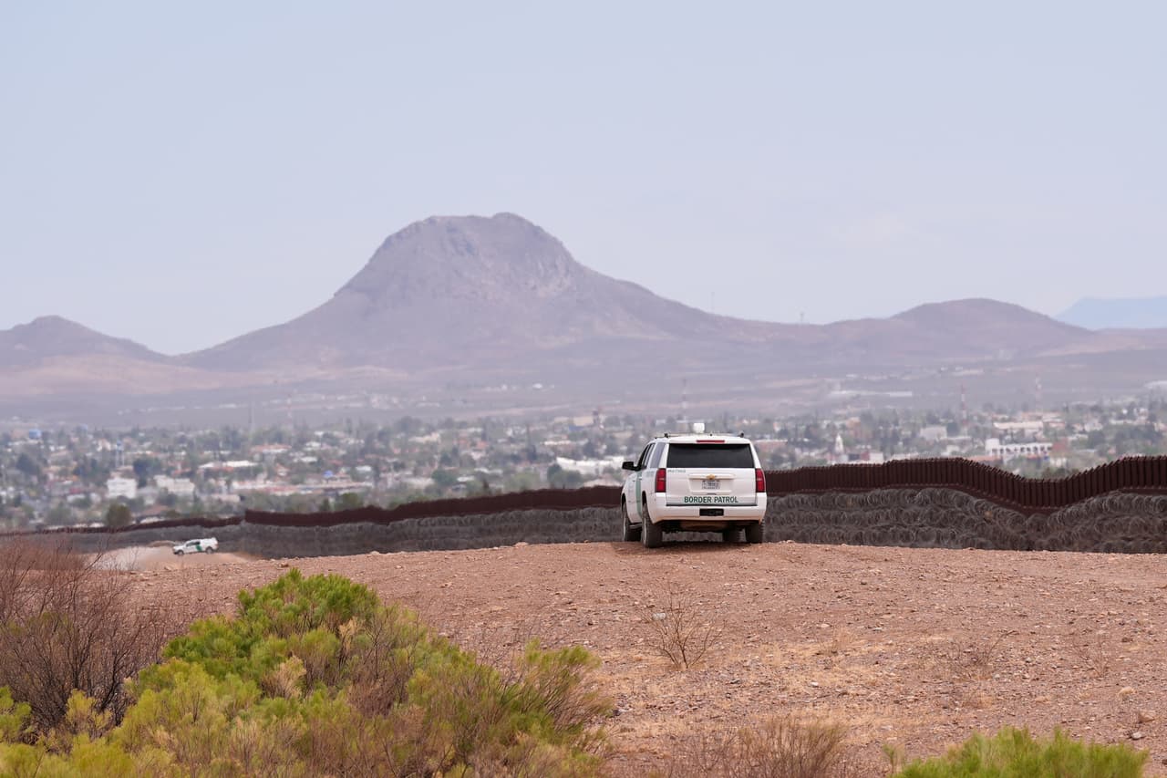 El Gobierno del presidente Trump inicia obra de muro fronterizo en Arizona pese a objeciones de pueblos indígenas