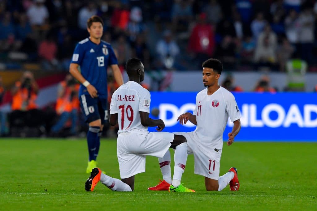 Una abrumadora mayoría catarí en las tribunas, dada la cercanía de Qatar con los emiratos Árabes Unidos servía de empuje para los futuros anfitriones de la Copa Mundial 2022.