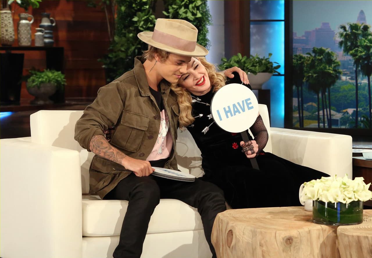 En el 2013, Madonna se unió a la pagina web de Reddit y contestó muchas de las preguntas que le hacían los fans.